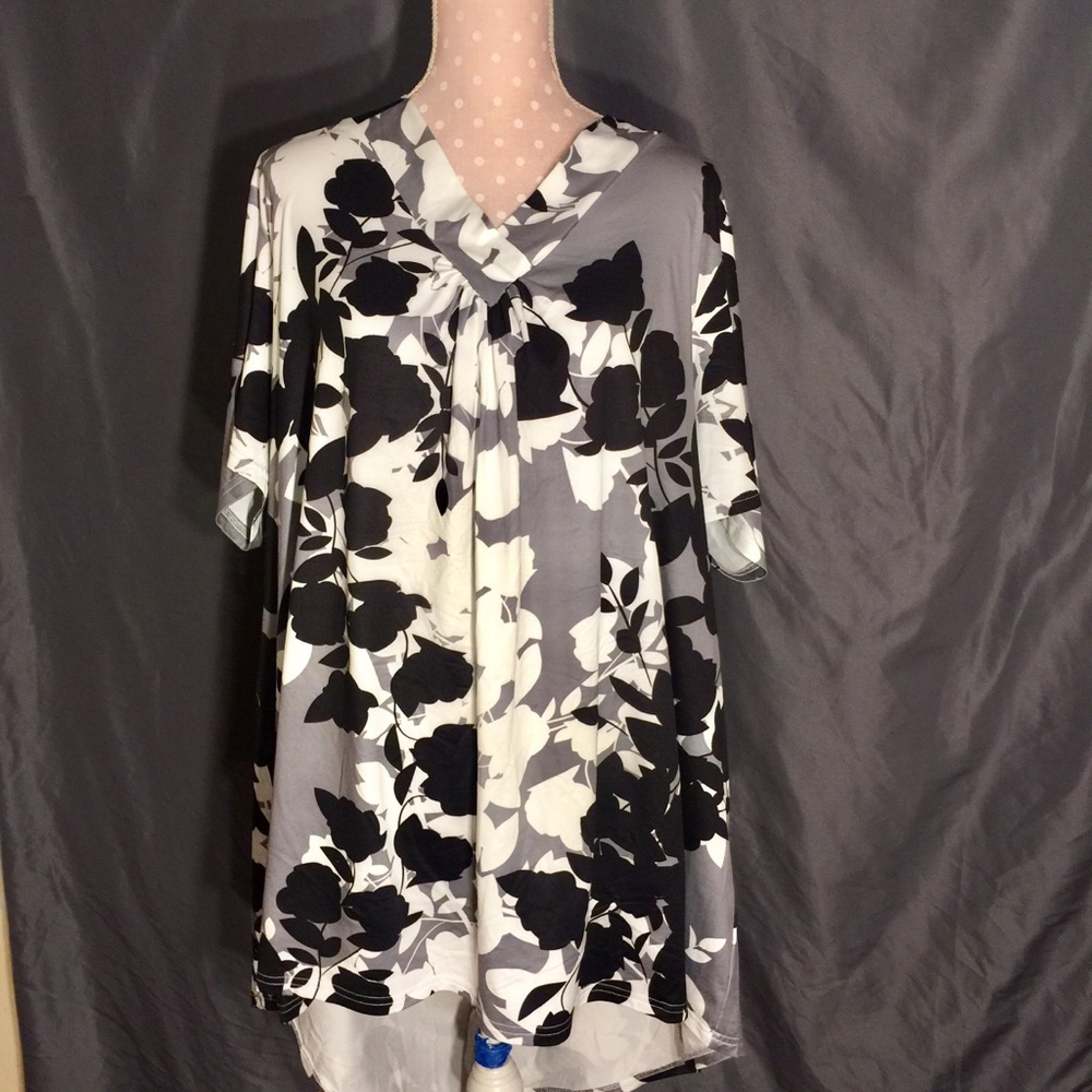 Black and white floral tunic